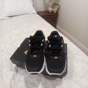 Under armour, size 8.5 black white